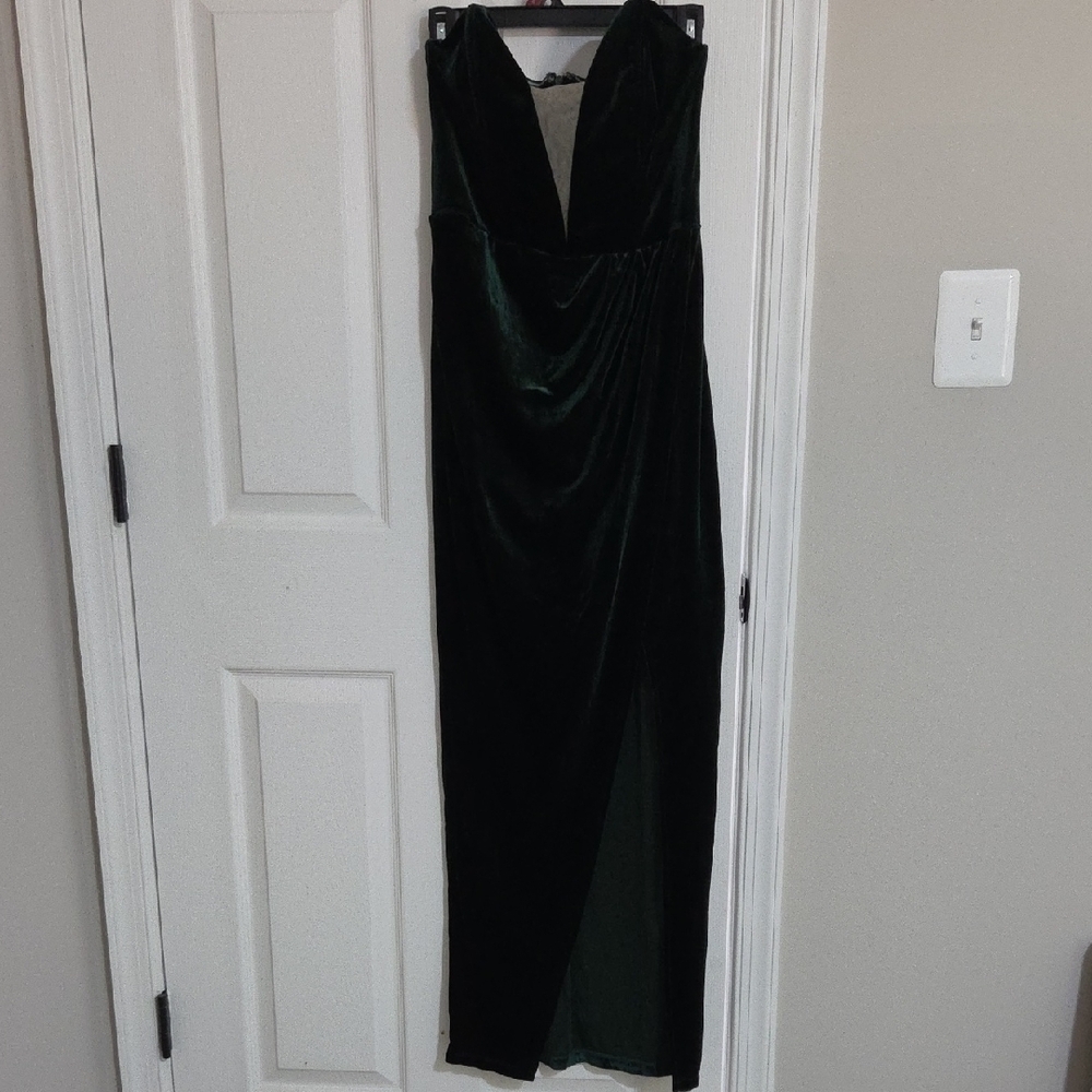 Elegant Deep Green Velvet Evening Dress